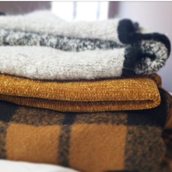 🆕️//The Sol// Chenille mustard yellow Cardigan - Picture 3 of 6